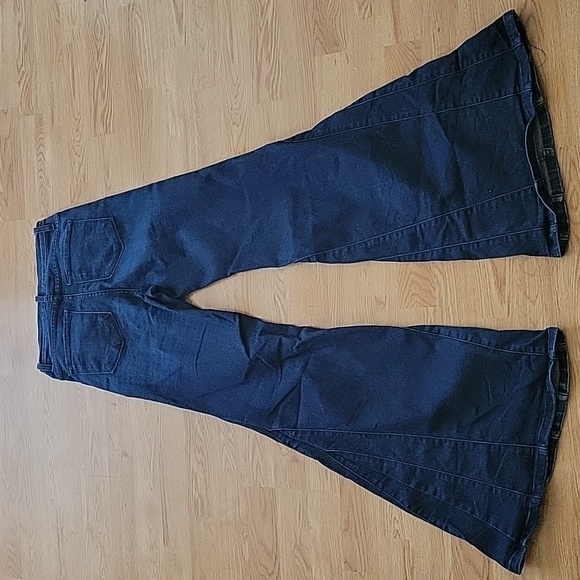 02 Denim. Size 27. Dark wash flare - Picture 5 of 6